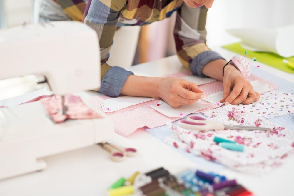 L'Art de la Couture  une couturière dans la Manche